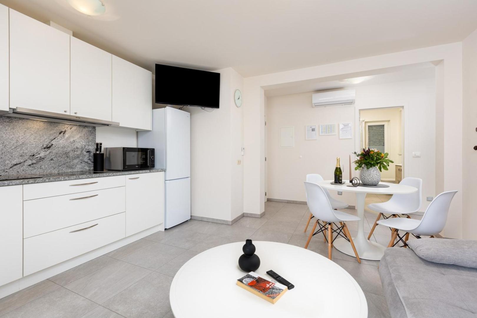 Apartments Pivas Malinska Eksteriør bilde